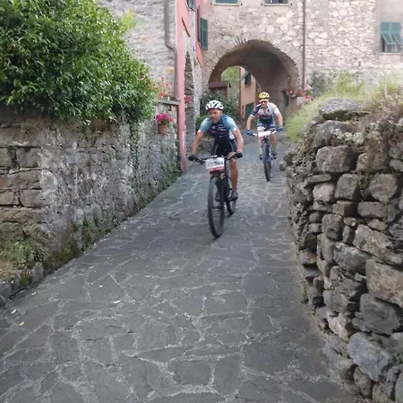 A Ridosso Ricco del Golfo di Spezia